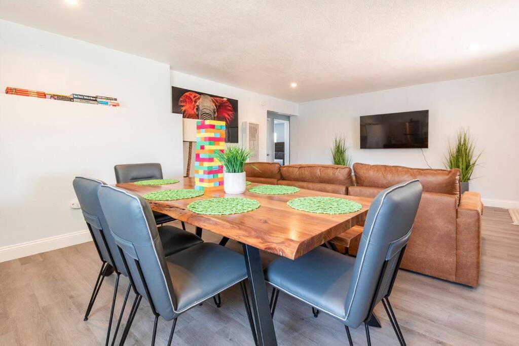 Modern 2BD 2BTH Central Location